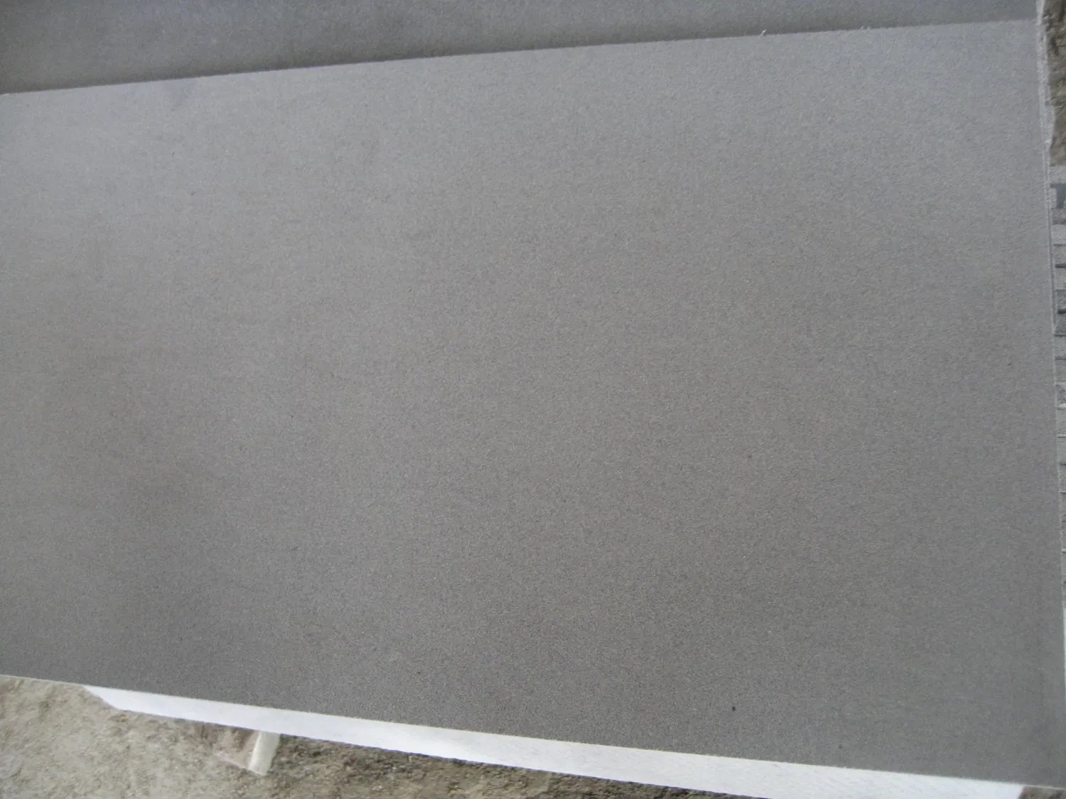 Pavé extérieur de basalte aiguisé gris de Chine